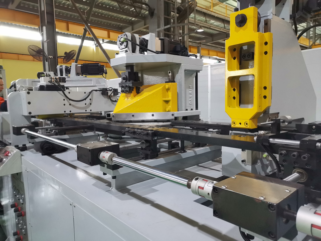 CAH (23) -400DT 兩剪多沖伺服理料橫剪線系列